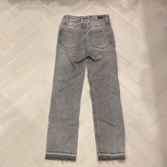 Women’s PAIGE brand new/ never worn grey cropped jeans, size 25. - Picture 4 of 5